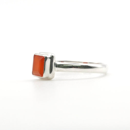 Anillo de Cornalina Facetada