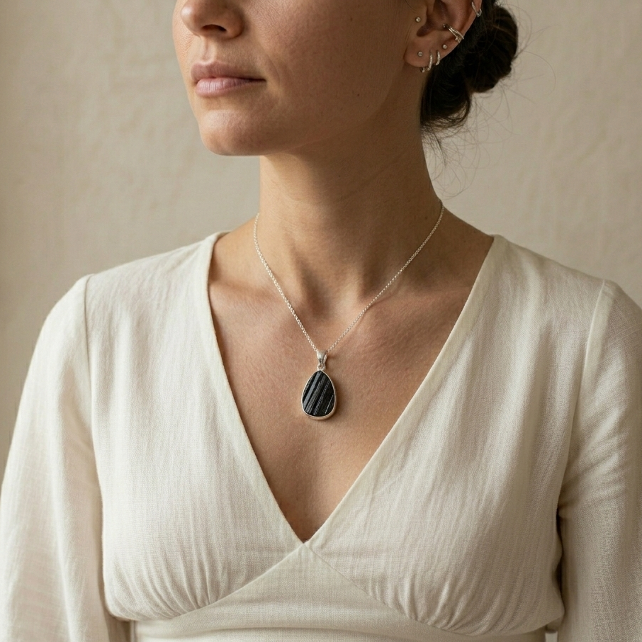 Collar de Piedra Natural Turmalina Negra en Bruto