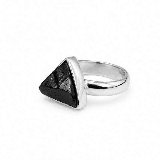 Anillo de Shungita Piramidal en Bruto