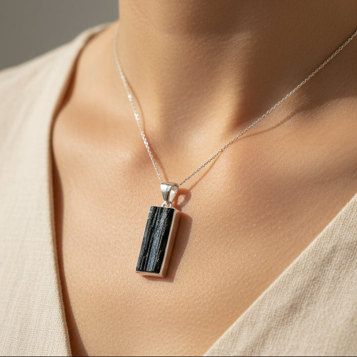 Collar Barra Turmalina Negra en Bruto