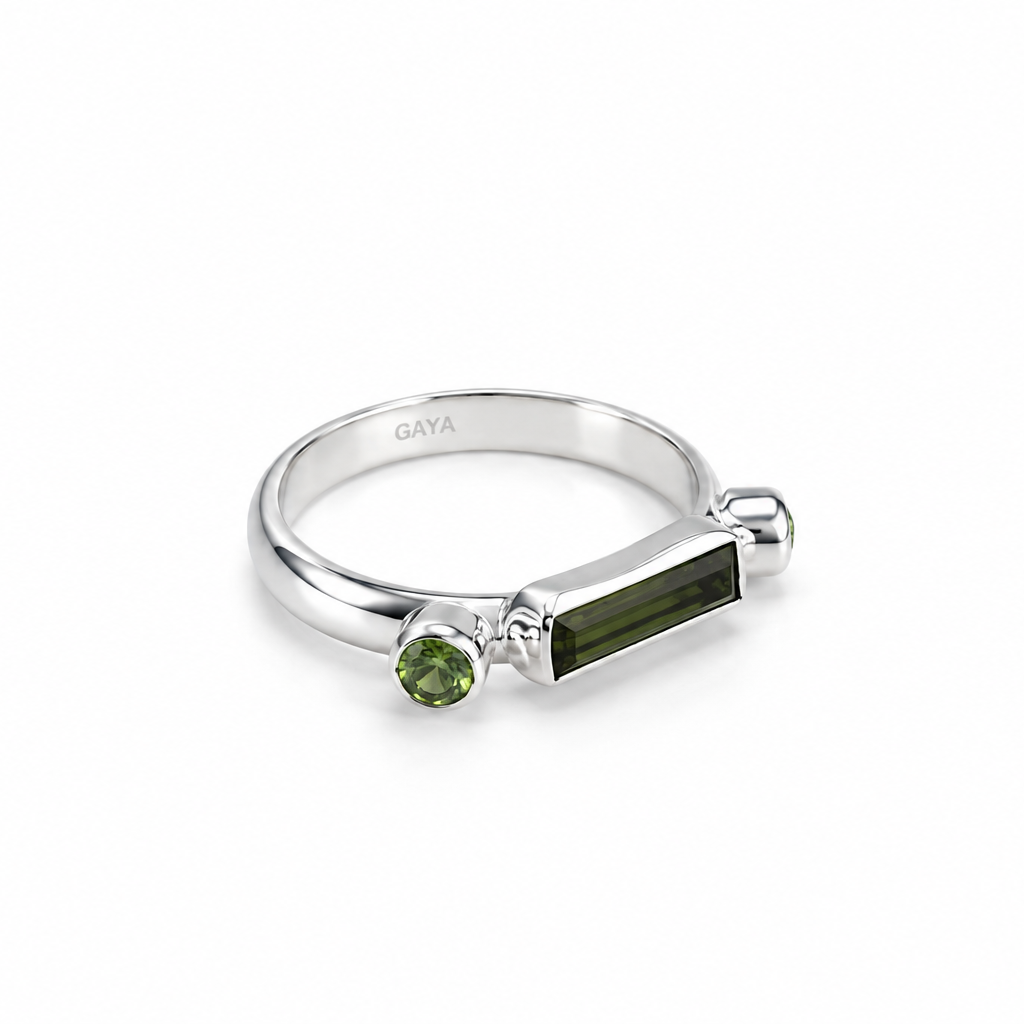 Anillo de Turmalina Verde en Bruto con Peridoto
