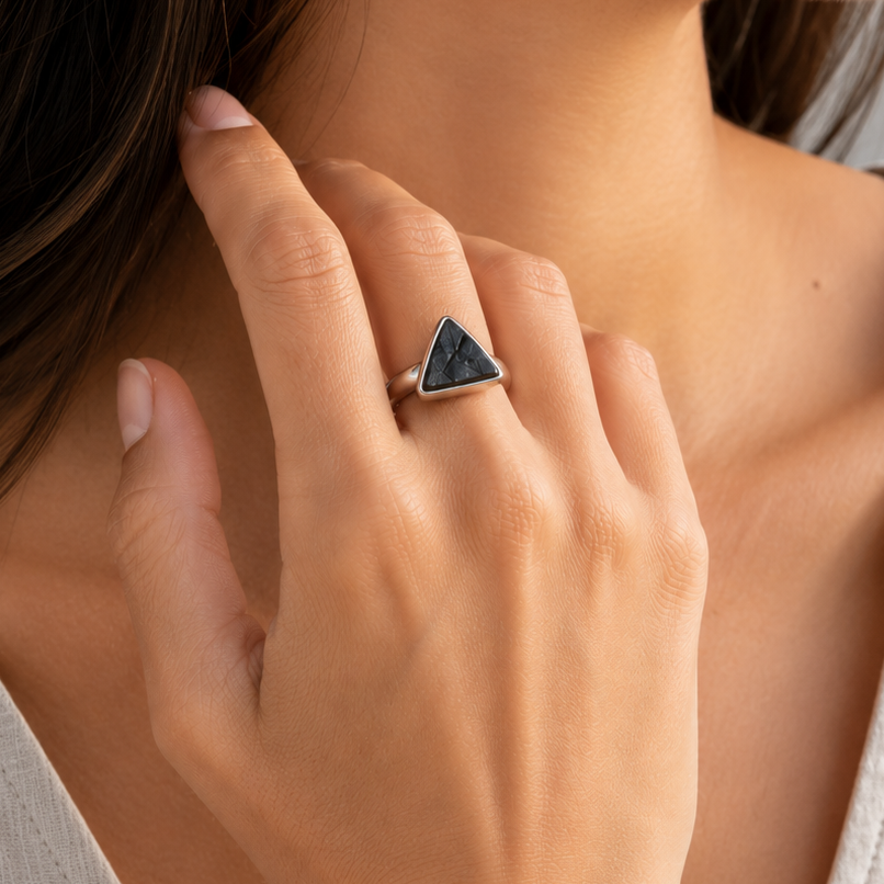 Anillo de Shungita Piramidal en Bruto