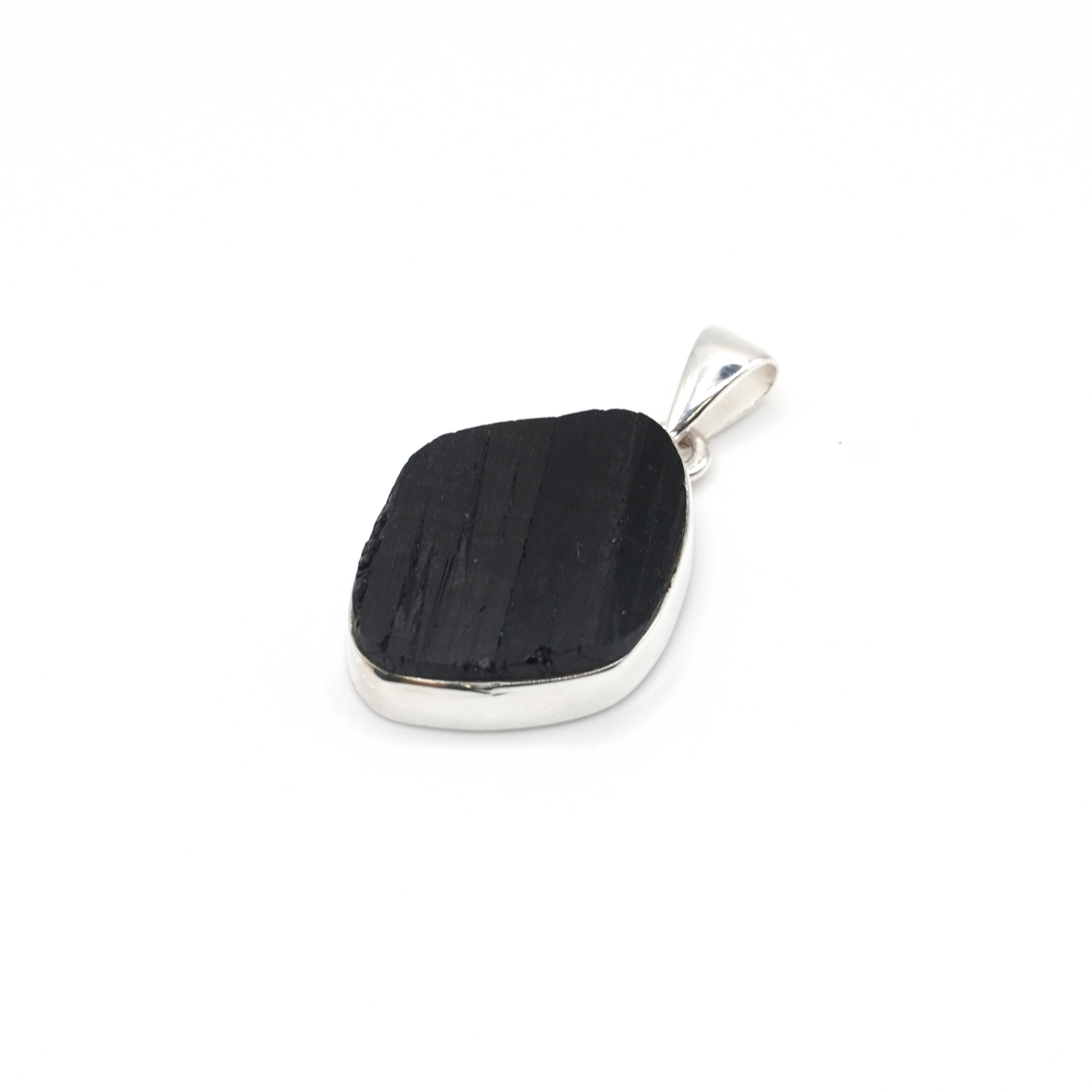 Dije de Piedra Natural Turmalina Negra en Bruto
