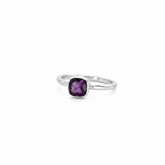 Anillo de Amatista Facetada