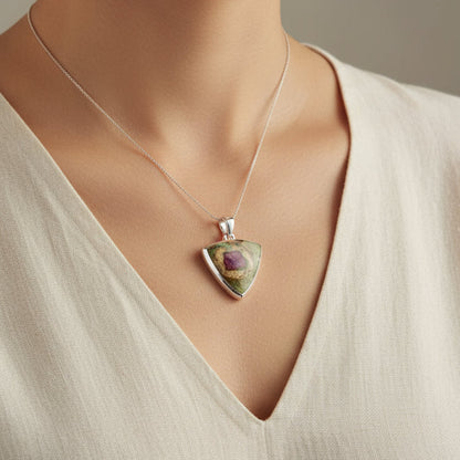 Collar de Rubí en Fucsita