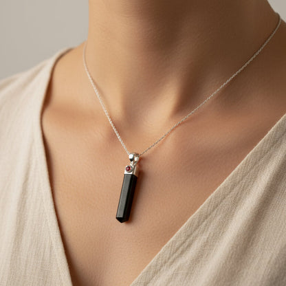 Collar de Turmalina Negra con Punta y Granate