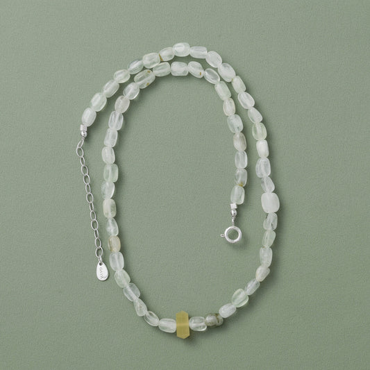 Collar Choker de Piedra Natural Prehnita con Ópalo Amarillo