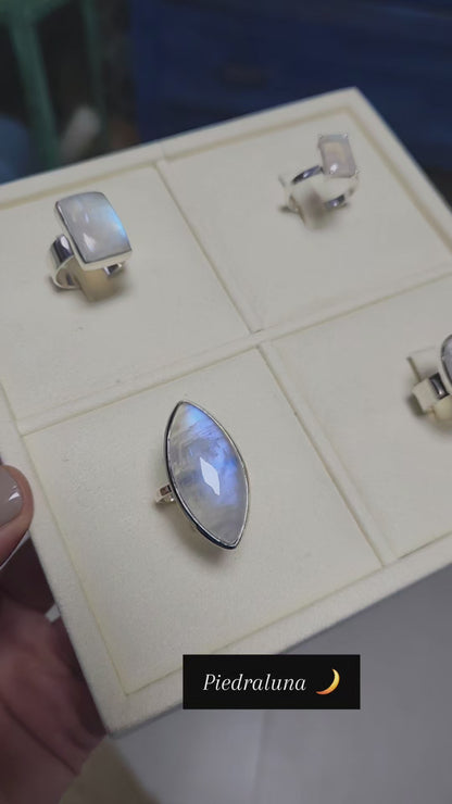 Anillo de Piedraluna