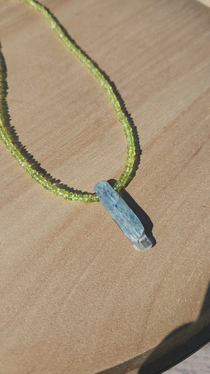 Choker de Peridoto y Kianita Natural