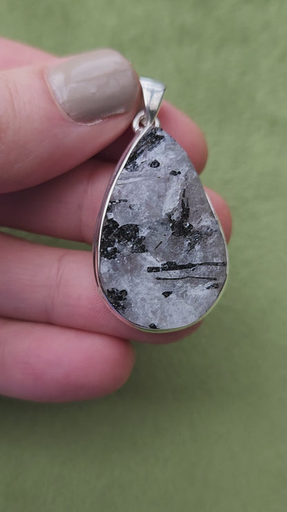 Collar de Cuarzo Turmalinado en Bruto