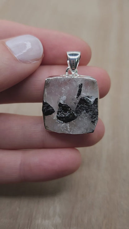Collar Cuarzo Turmalinado en Bruto